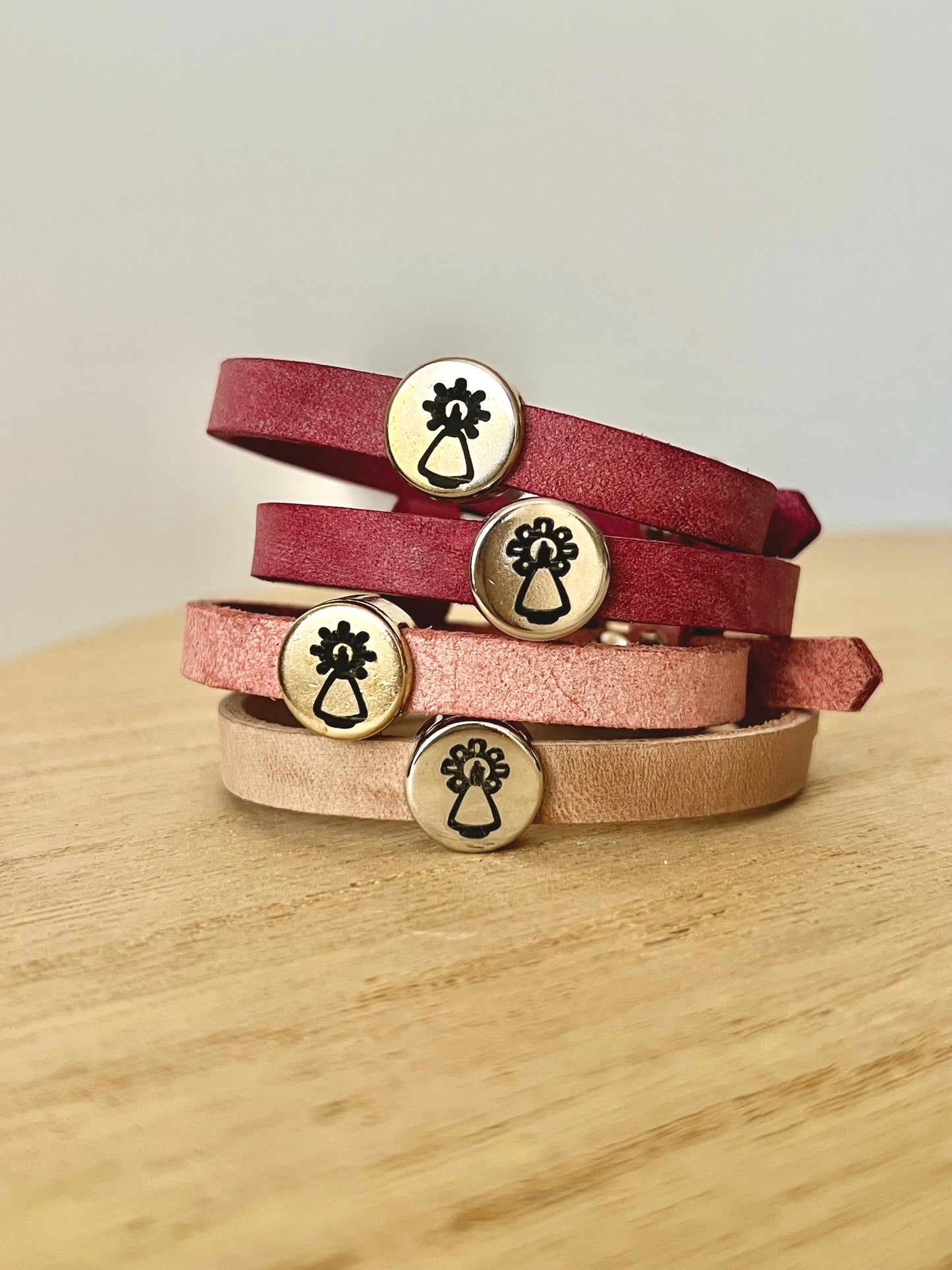 Pulseras Virgen Cuero