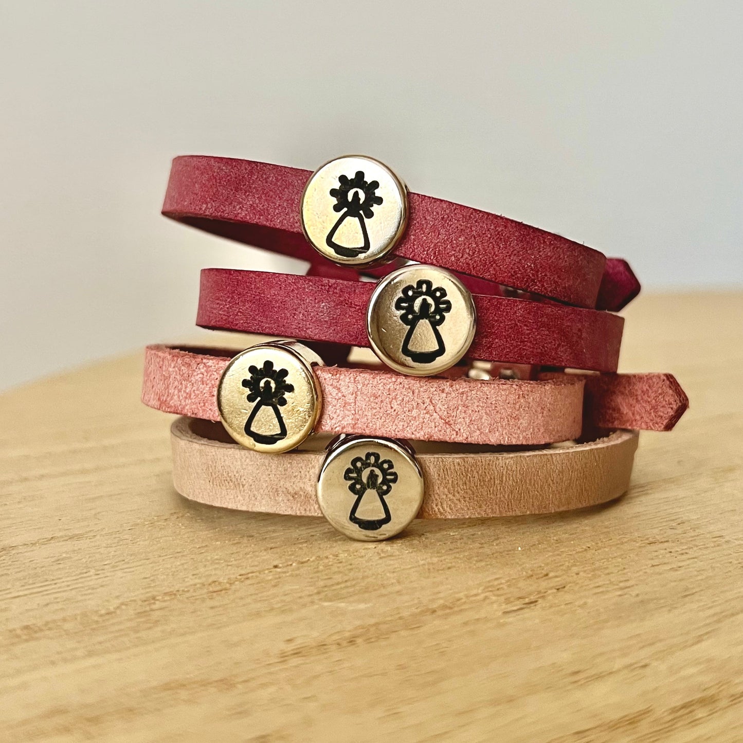 Pulseras Virgen Cuero