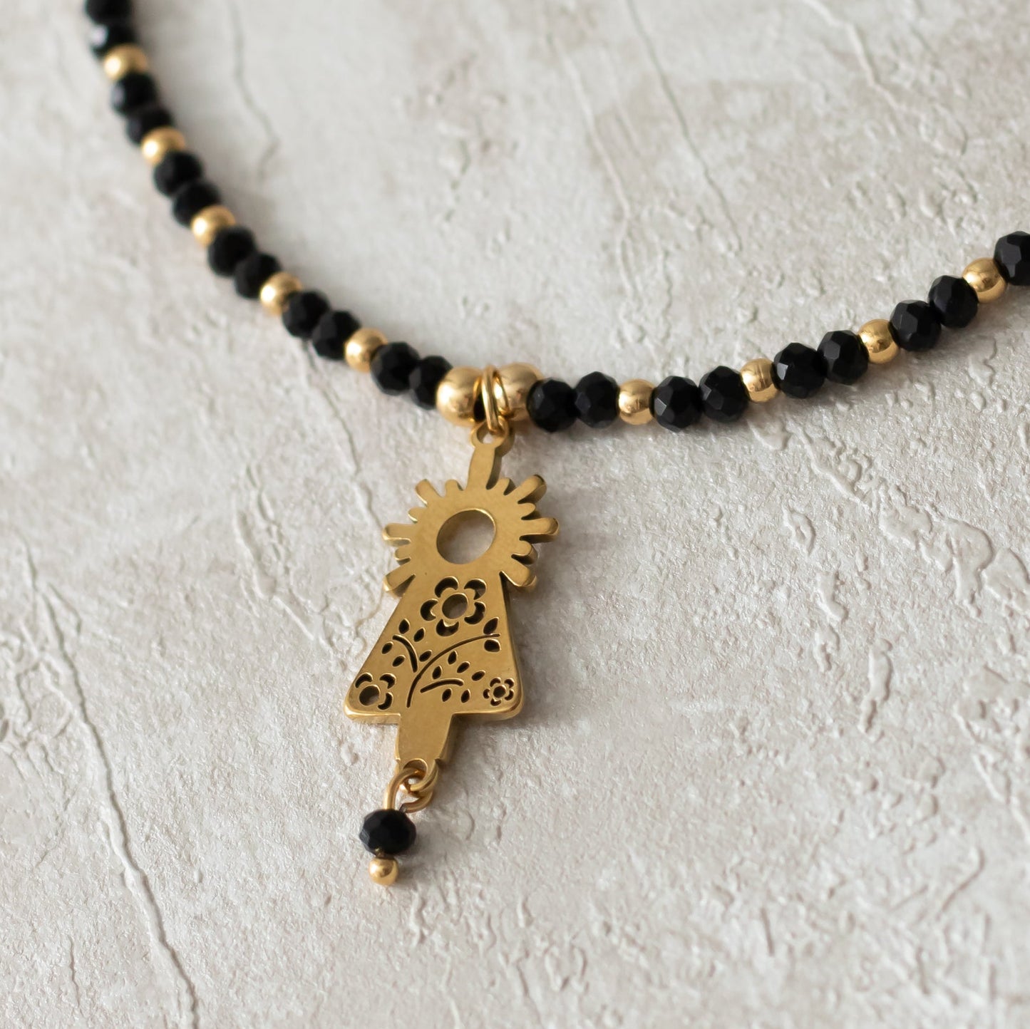 Collar Virgen del Pilar Mantón Dorado