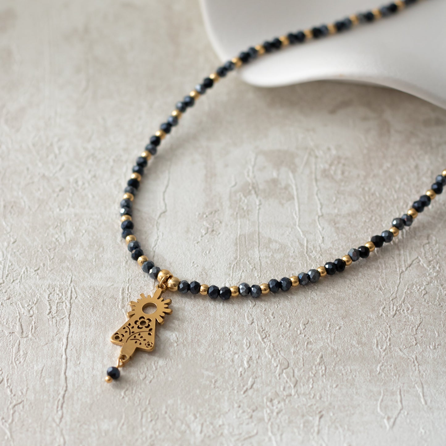 Collar Virgen del Pilar Mantón Dorado