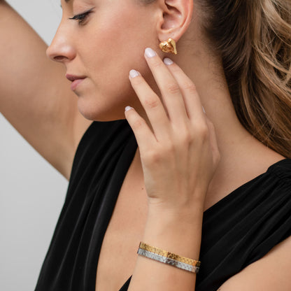 Pulsera Corazón entrelazado y Pendientes Corazón en relieve